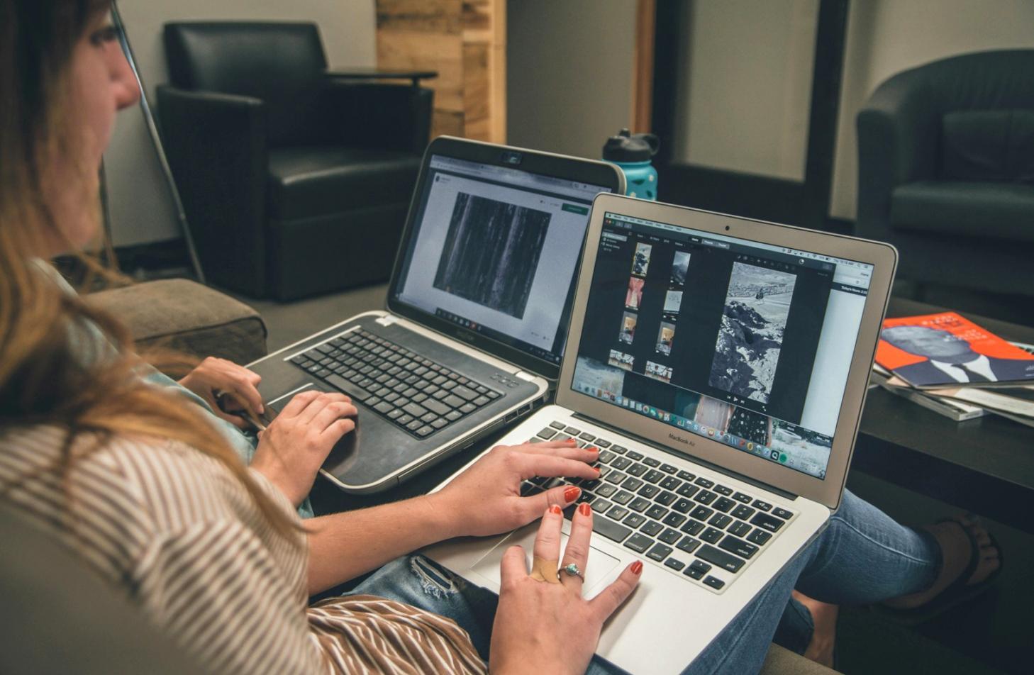 Personas aprendiendo gestión financiera